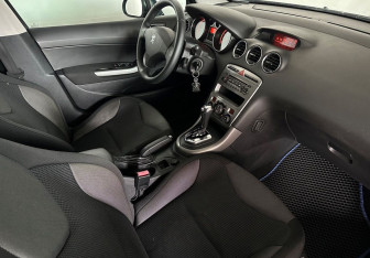 Подержанный автомобиль Peugeot 308 Hatchback 2012 года (10 фото)
