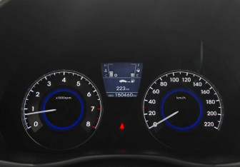 Подержанный автомобиль Hyundai Solaris Sedan 2012 года (12 фото)