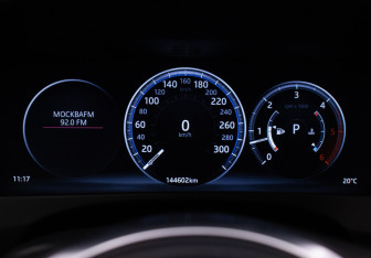 Подержанный автомобиль Jaguar F-Pace 2016 года (11 фото)
