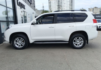 Подержанный автомобиль Toyota Land Cruiser Prado 2012 года (8 фото)