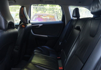 Подержанный автомобиль Volvo XC60 2010 года (8 фото)