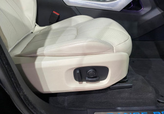 Подержанный автомобиль Land Rover Range Rover Evoque 2017 года (18 фото)