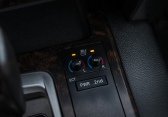 Подержанный автомобиль Toyota Land Cruiser Suv 2014 года (18 фото)
