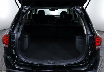 Подержанный автомобиль Mitsubishi Outlander 2018 года (18 фото)