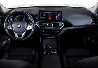 Подержанный автомобиль BMW X3 2022 года (13 фото)