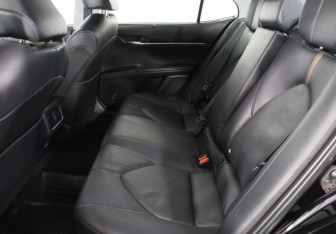 Подержанный автомобиль Toyota Camry Sedan 2018 года (10 фото)