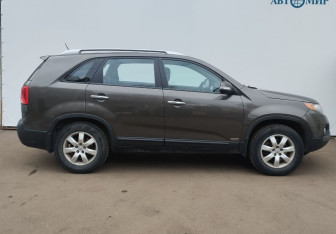 Подержанный автомобиль Kia Sorento 2012 года (4 фото)