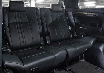 Подержанный автомобиль Toyota Alphard 2019 года (14 фото)