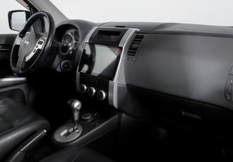 Подержанный автомобиль Nissan X-Trail 2008 года (9 фото)