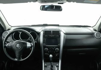 Подержанный автомобиль Suzuki Grand Vitara 2013 года (7 фото)