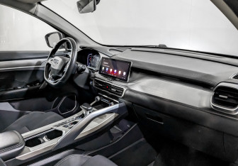 Подержанный автомобиль Geely Coolray 2022 года (10 фото)