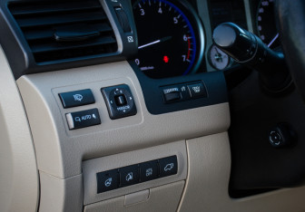 Подержанный автомобиль Lexus LX 2011 года (14 фото)