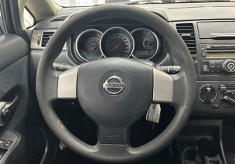 Подержанный автомобиль Nissan Tiida Hatchback 2010 года (14 фото)