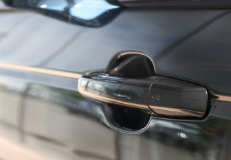 Подержанный автомобиль Land Rover Range Rover 2014 года (23 фото)