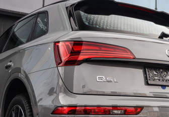 Подержанный автомобиль Audi Q5 2025 года (35 фото)