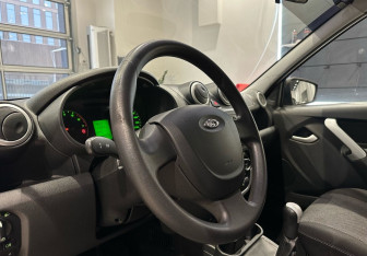 Подержанный автомобиль LADA (ВАЗ) Granta Liftback 2017 года (12 фото)