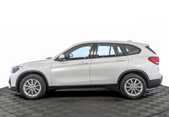 Подержанный автомобиль BMW X1 2021 года (8 фото)