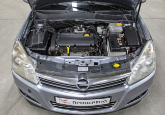 Подержанный автомобиль Opel Astra Sedan 2007 года (9 фото)