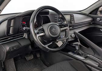 Подержанный автомобиль Hyundai Elantra Sedan 2021 года (15 фото)