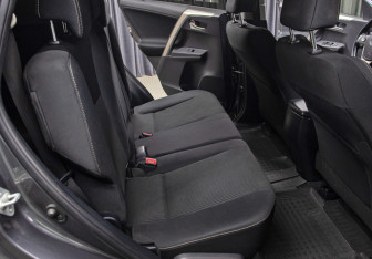 Подержанный автомобиль Toyota RAV4 2013 года (12 фото)