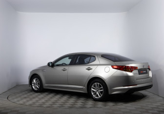 Подержанный автомобиль Kia Optima Sedan 2011 года (7 фото)