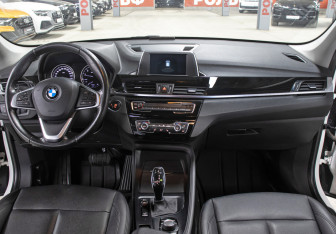 Подержанный автомобиль BMW X1 2018 года (14 фото)