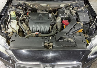 Подержанный автомобиль Mitsubishi Lancer Sedan 2014 года (16 фото)