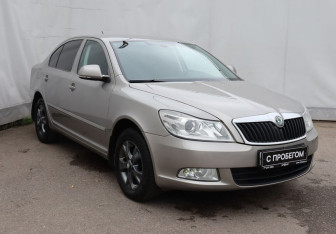 Подержанный автомобиль Skoda Octavia Liftback 2010 года (3 фото)