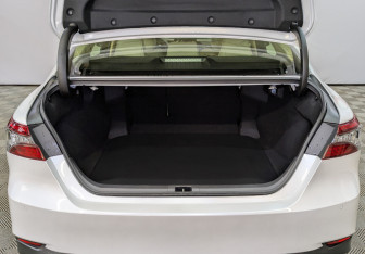 Подержанный автомобиль Toyota Camry Sedan 2023 года (10 фото)