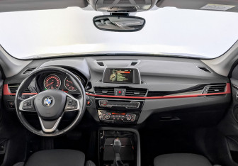 Подержанный автомобиль BMW X1 2017 года (14 фото)