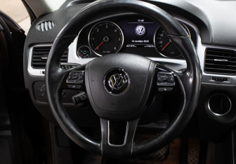 Подержанный автомобиль Volkswagen Touareg 2013 года (17 фото)