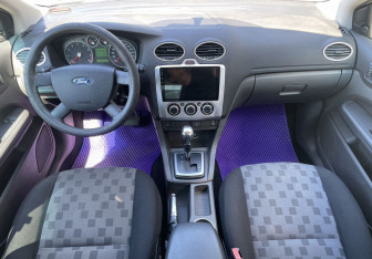 Подержанный автомобиль Ford Focus Hatchback 2006 года (10 фото)