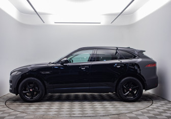 Подержанный автомобиль Jaguar F-Pace 2018 года (8 фото)