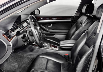 Подержанный автомобиль Audi A8 2007 года (11 фото)