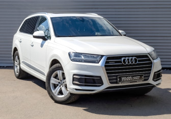 Подержанный автомобиль Audi Q7 2017 года (3 фото)
