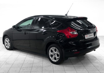Подержанный автомобиль Ford Focus Hatchback 2014 года (6 фото)