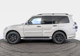 Подержанный автомобиль Mitsubishi Pajero 2019 года (8 фото)