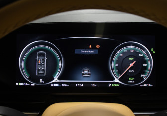 Подержанный автомобиль Voyah Dream 2022 года (16 фото)