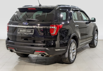 Подержанный автомобиль Ford Explorer 2019 года (5 фото)