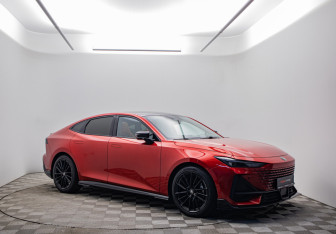 Подержанный автомобиль Changan UNI-V 2023 года (3 фото)