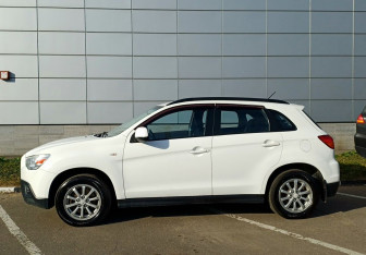 Подержанный автомобиль Mitsubishi ASX 2012 года (8 фото)