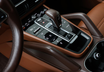 Подержанный автомобиль Porsche Cayenne 2018 года (19 фото)