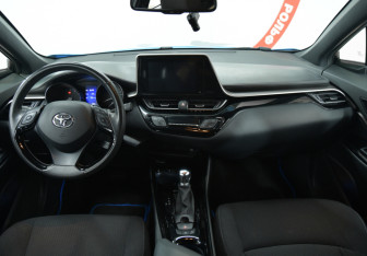Подержанный автомобиль Toyota C-HR 2019 года (8 фото)