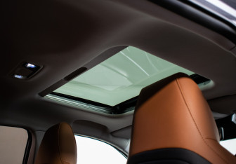 Подержанный автомобиль Omoda C5 2024 года (10 фото)