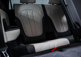 Подержанный автомобиль BMW X7 2023 года (17 фото)