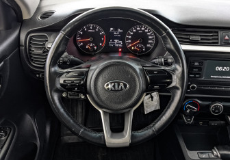 Подержанный автомобиль Kia Rio Hatchback 2021 года (20 фото)