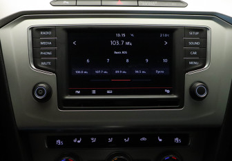 Подержанный автомобиль Volkswagen Passat Sedan 2015 года (18 фото)