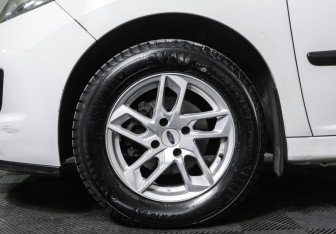 Подержанный автомобиль Peugeot 207 Hatchback 2010 года (22 фото)