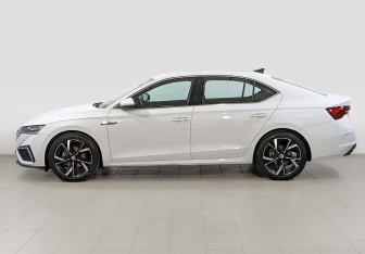 Подержанный автомобиль Skoda Octavia Liftback 2023 года (8 фото)