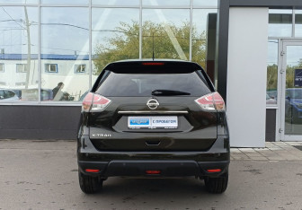 Подержанный автомобиль Nissan X-Trail 2015 года (6 фото)